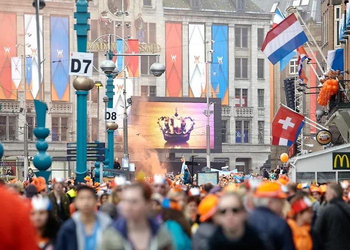 The Crown Отель *