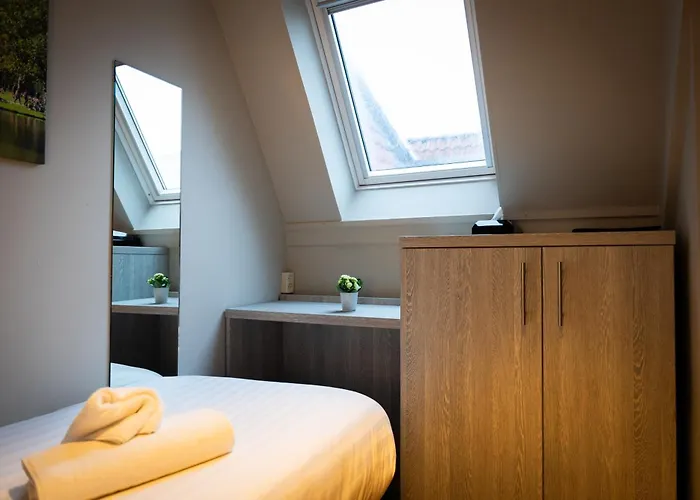 Отель The Crown Амстердам