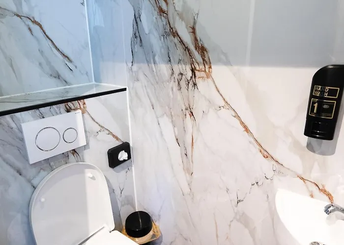 Отель The Crown *